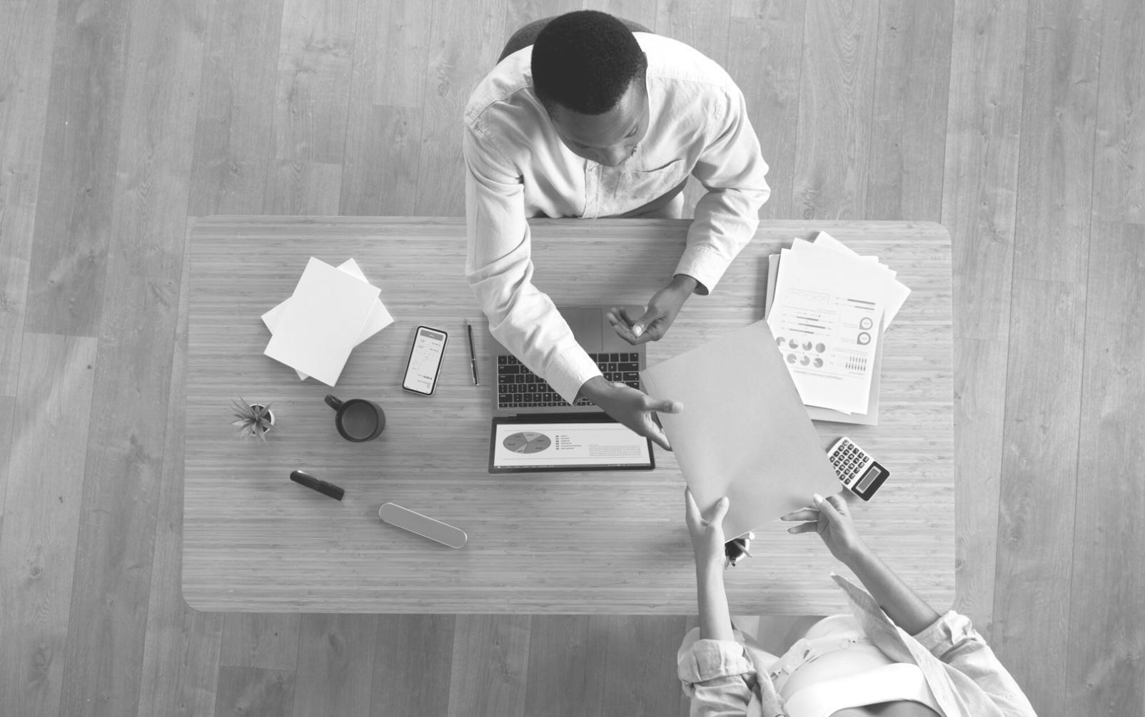 Collaborative learning environment for investment analysis